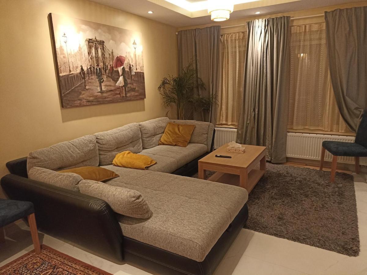 Hébergement de vacances Cosy House With 3 And Garden Near *